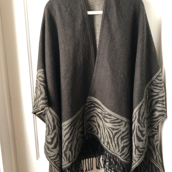 Barely worn brown oversized poncho - Picture 4 of 6